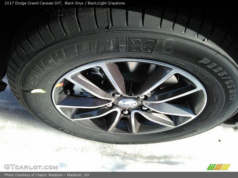 Black Onyx / Black/Light Graystone 2017 Dodge Grand Caravan SXT