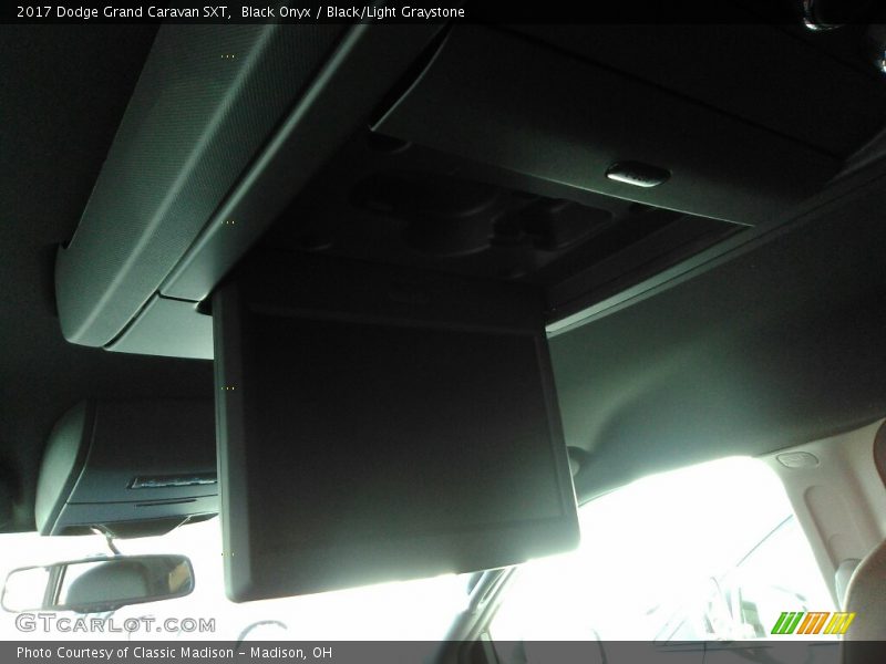 Black Onyx / Black/Light Graystone 2017 Dodge Grand Caravan SXT
