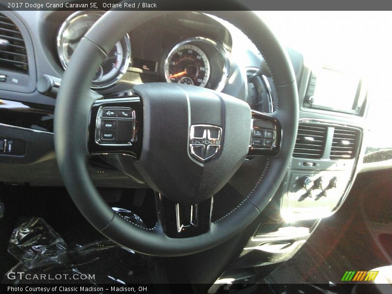 Octane Red / Black 2017 Dodge Grand Caravan SE