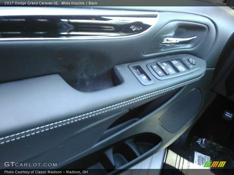 White Knuckle / Black 2017 Dodge Grand Caravan SE