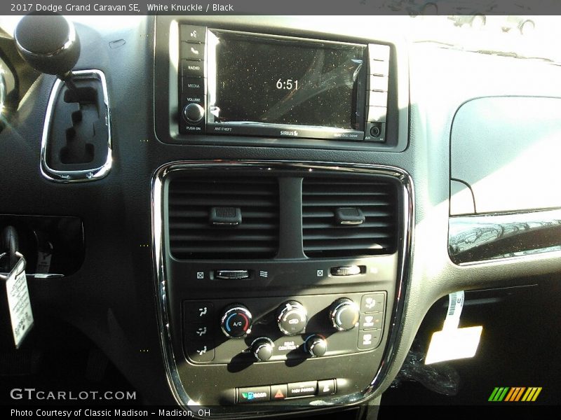 White Knuckle / Black 2017 Dodge Grand Caravan SE