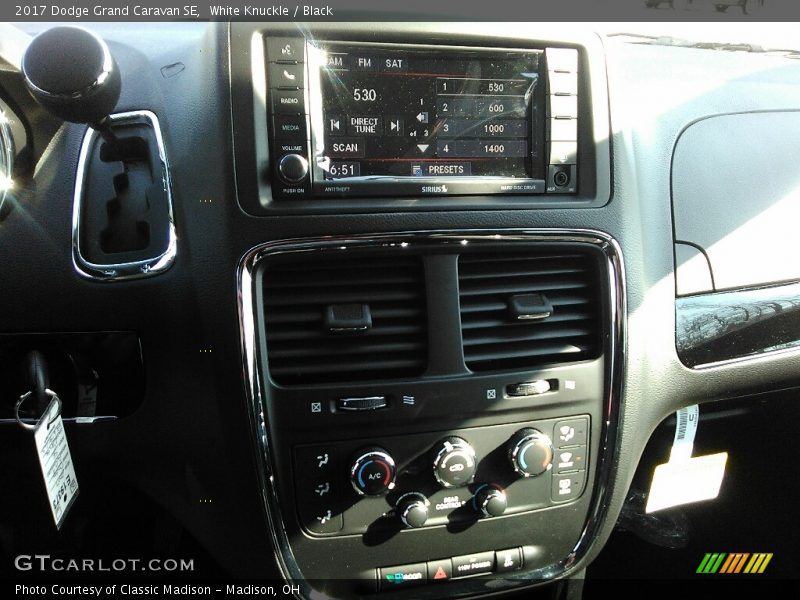 White Knuckle / Black 2017 Dodge Grand Caravan SE