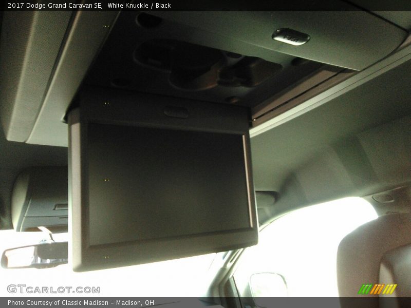 White Knuckle / Black 2017 Dodge Grand Caravan SE
