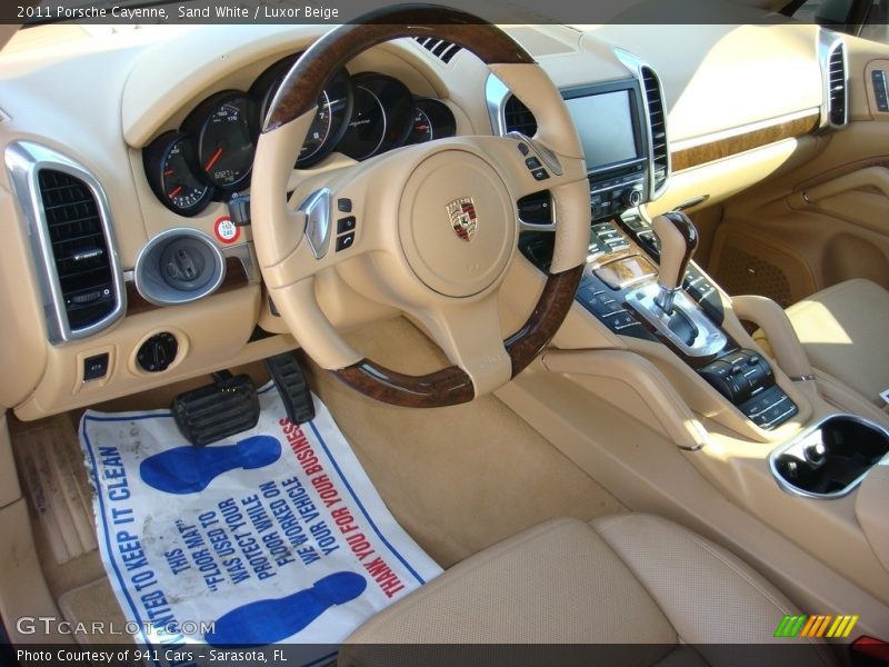 Sand White / Luxor Beige 2011 Porsche Cayenne