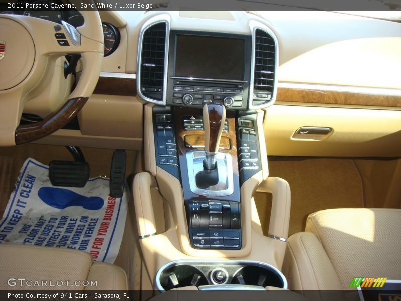 Sand White / Luxor Beige 2011 Porsche Cayenne