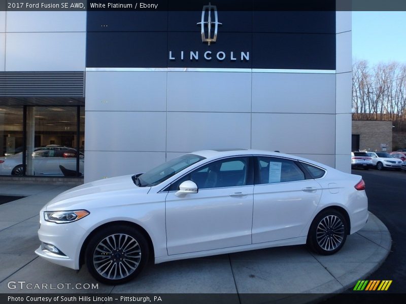 Front 3/4 View of 2017 Fusion SE AWD