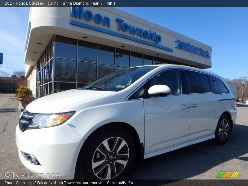 White Diamond Pearl / Truffle 2017 Honda Odyssey Touring