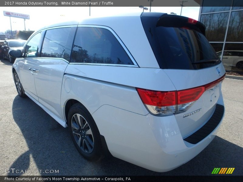 White Diamond Pearl / Truffle 2017 Honda Odyssey Touring