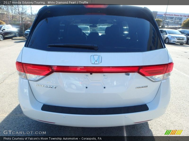 White Diamond Pearl / Truffle 2017 Honda Odyssey Touring