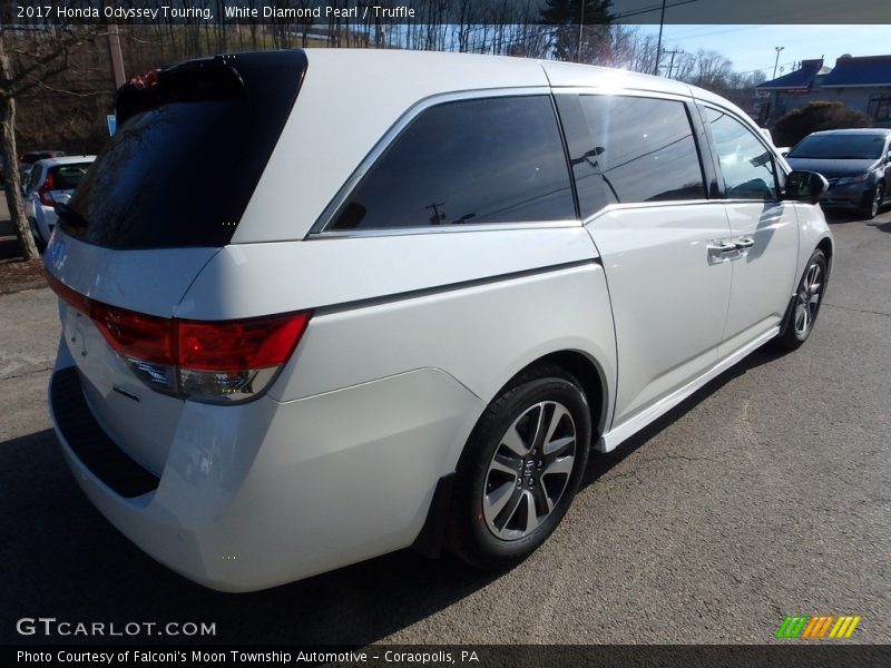 White Diamond Pearl / Truffle 2017 Honda Odyssey Touring
