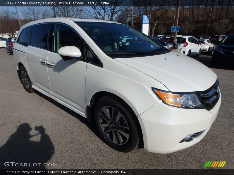 White Diamond Pearl / Truffle 2017 Honda Odyssey Touring