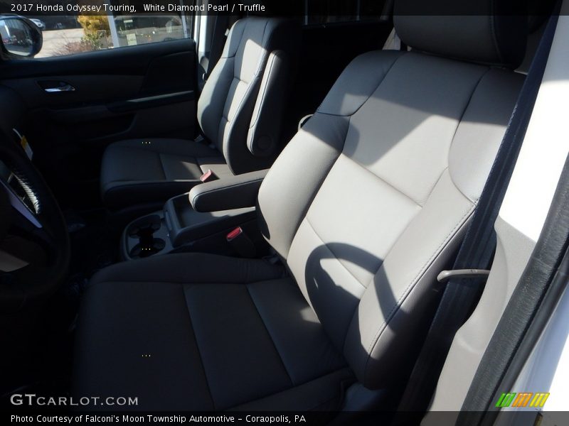 White Diamond Pearl / Truffle 2017 Honda Odyssey Touring