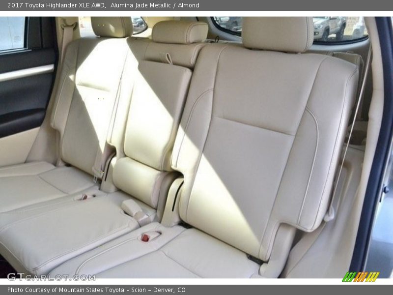 Alumina Jade Metallic / Almond 2017 Toyota Highlander XLE AWD