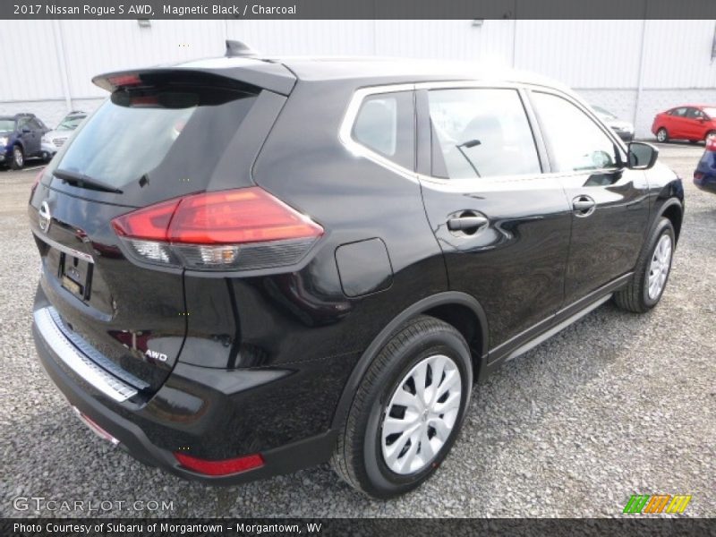 Magnetic Black / Charcoal 2017 Nissan Rogue S AWD