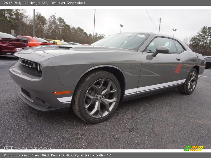 Front 3/4 View of 2017 Challenger SXT