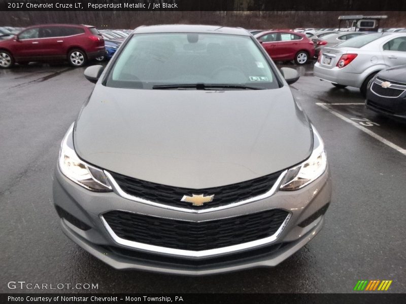 Pepperdust Metallic / Jet Black 2017 Chevrolet Cruze LT