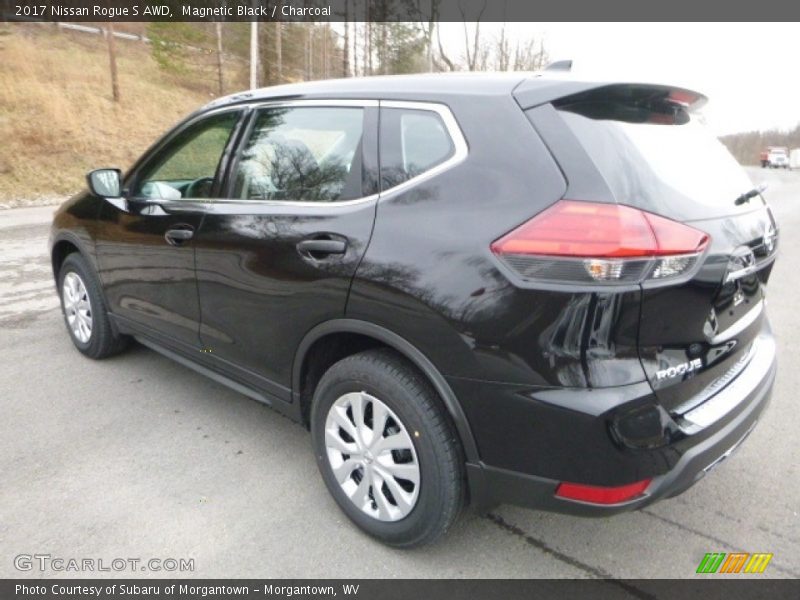 Magnetic Black / Charcoal 2017 Nissan Rogue S AWD