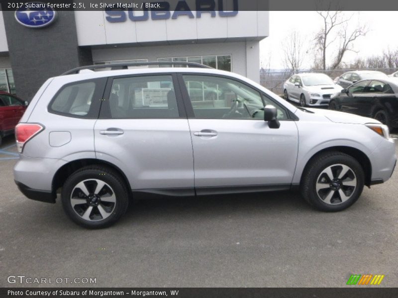 Ice Silver Metallic / Black 2017 Subaru Forester 2.5i