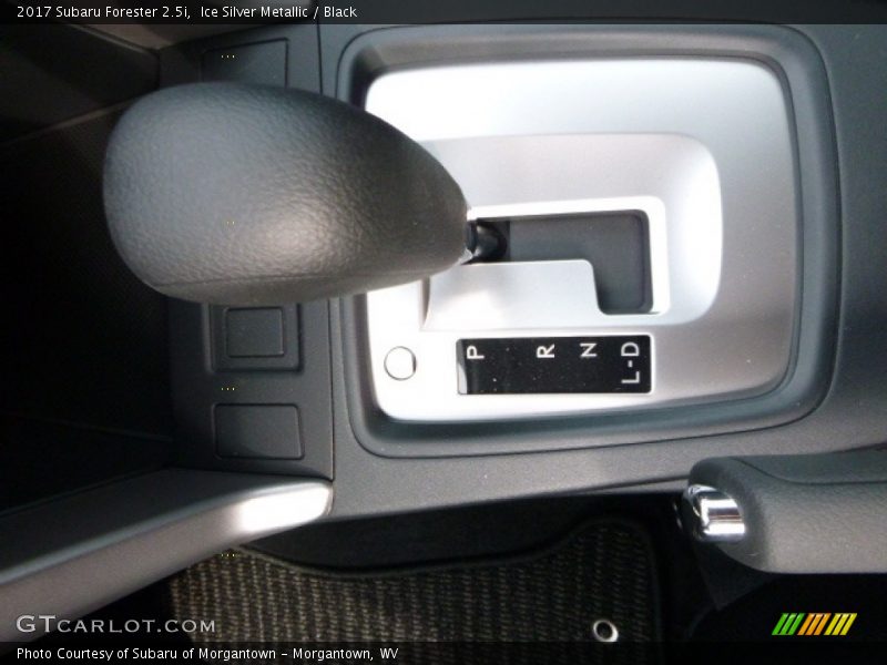 Ice Silver Metallic / Black 2017 Subaru Forester 2.5i