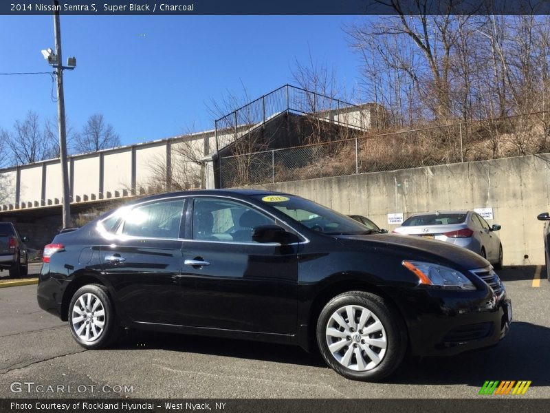 Super Black / Charcoal 2014 Nissan Sentra S