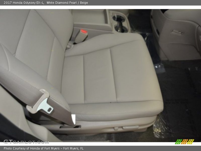 White Diamond Pearl / Beige 2017 Honda Odyssey EX-L