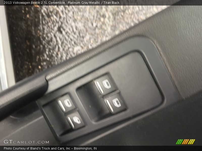 Platinum Gray Metallic / Titan Black 2013 Volkswagen Beetle 2.5L Convertible