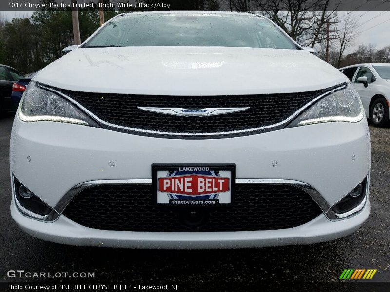 Bright White / Black/Alloy 2017 Chrysler Pacifica Limited