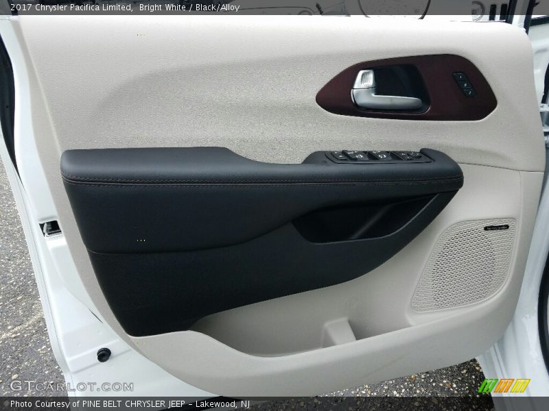 Bright White / Black/Alloy 2017 Chrysler Pacifica Limited