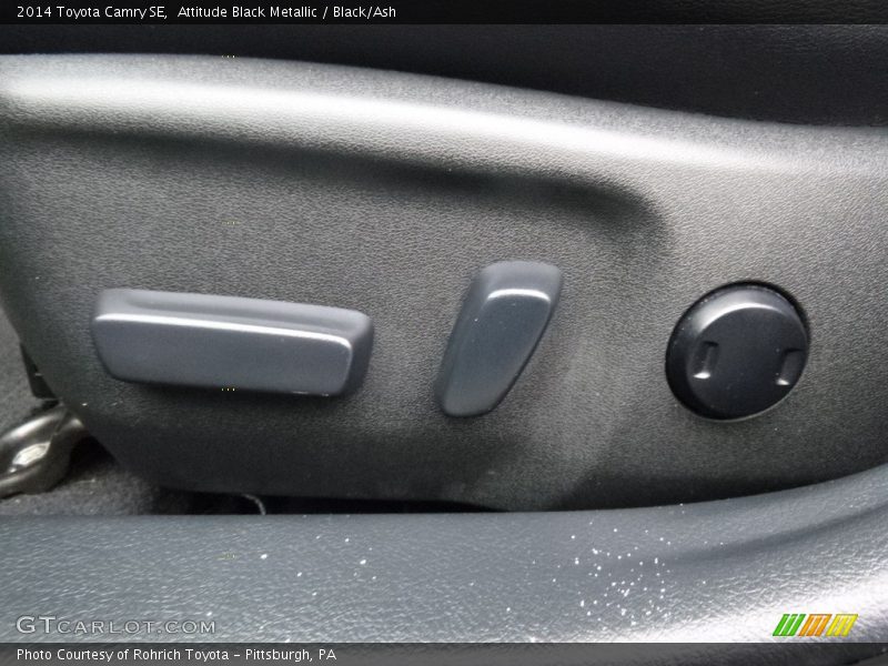 Attitude Black Metallic / Black/Ash 2014 Toyota Camry SE