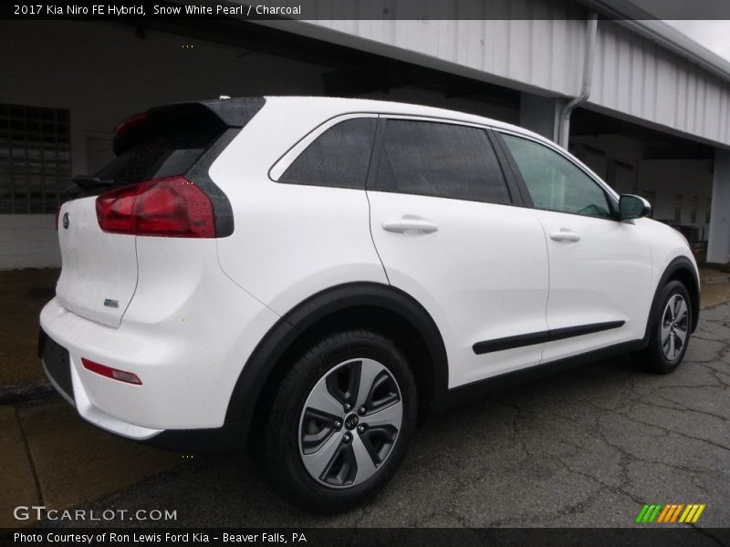 Snow White Pearl / Charcoal 2017 Kia Niro FE Hybrid