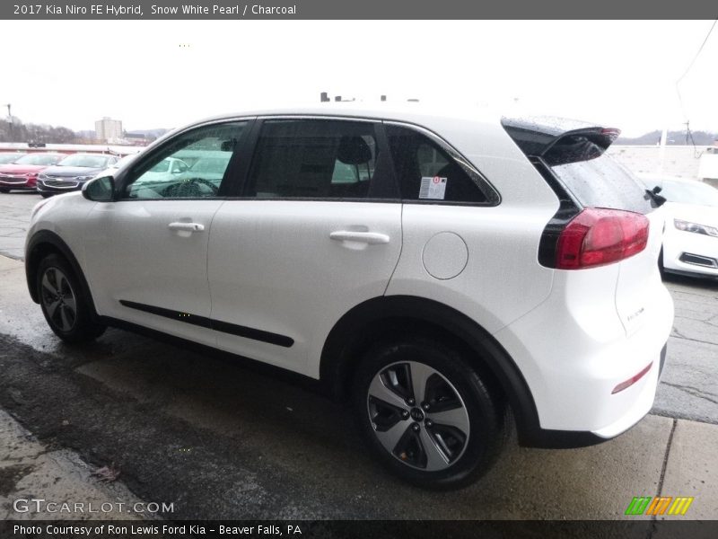 Snow White Pearl / Charcoal 2017 Kia Niro FE Hybrid