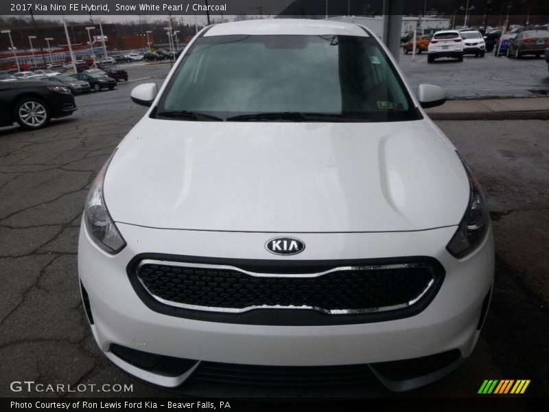 Snow White Pearl / Charcoal 2017 Kia Niro FE Hybrid