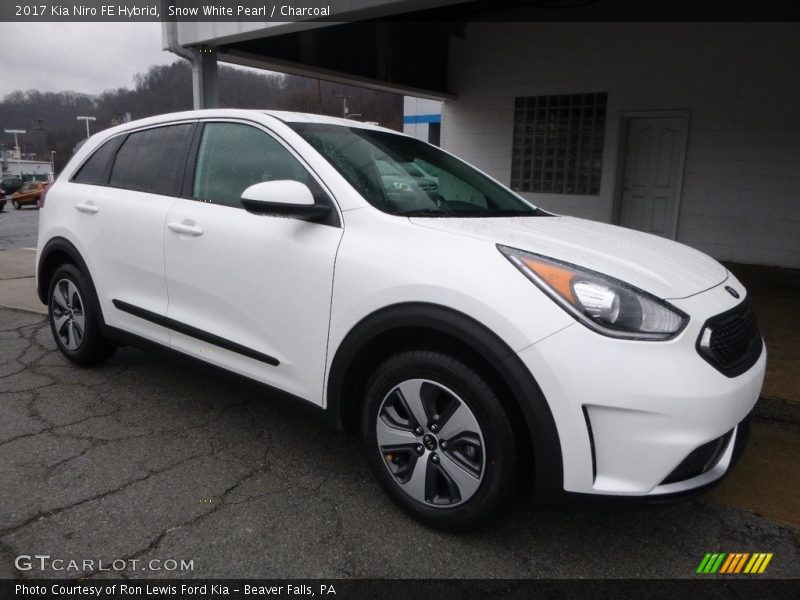 Front 3/4 View of 2017 Niro FE Hybrid