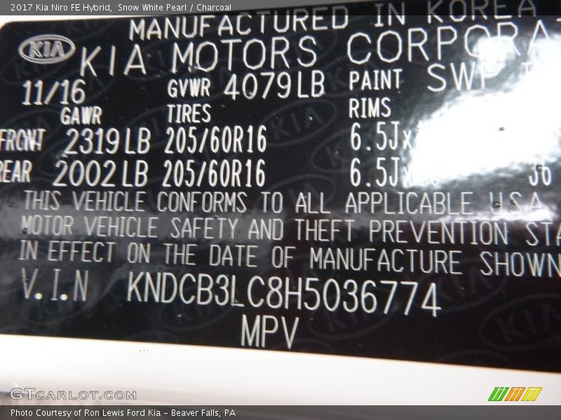 Snow White Pearl / Charcoal 2017 Kia Niro FE Hybrid