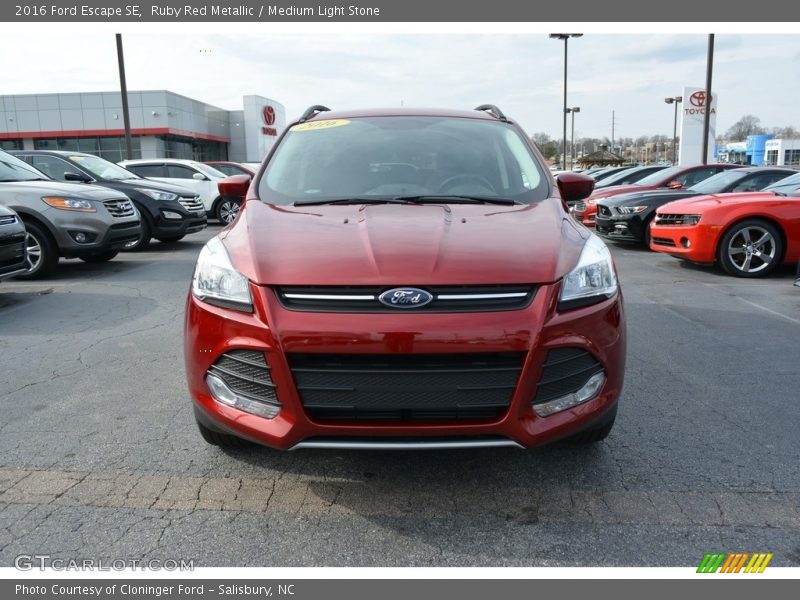 Ruby Red Metallic / Medium Light Stone 2016 Ford Escape SE