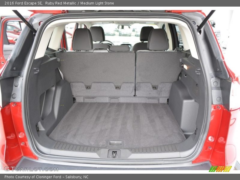 Ruby Red Metallic / Medium Light Stone 2016 Ford Escape SE