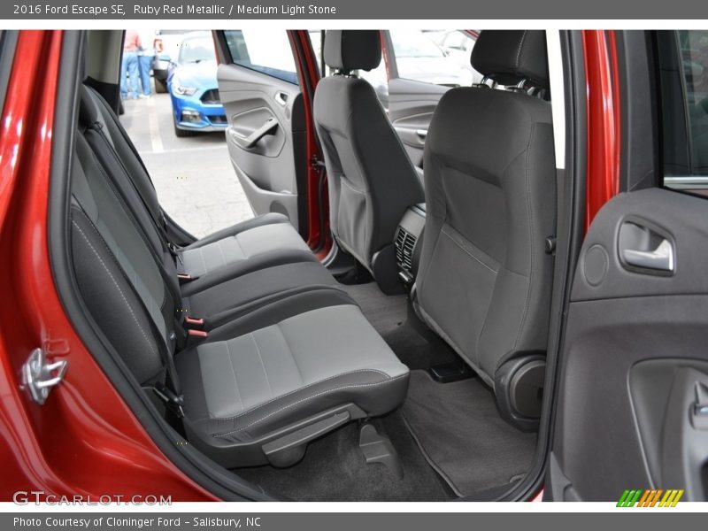 Ruby Red Metallic / Medium Light Stone 2016 Ford Escape SE