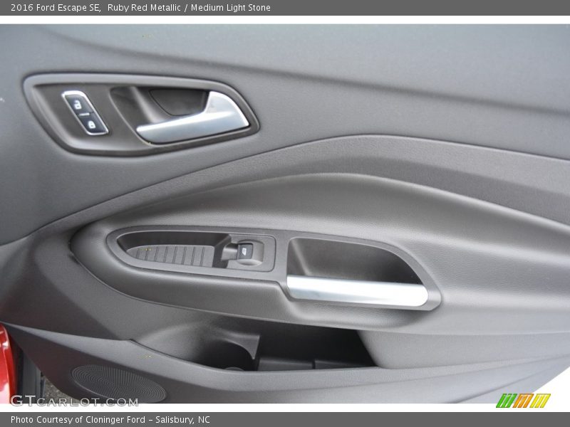 Ruby Red Metallic / Medium Light Stone 2016 Ford Escape SE