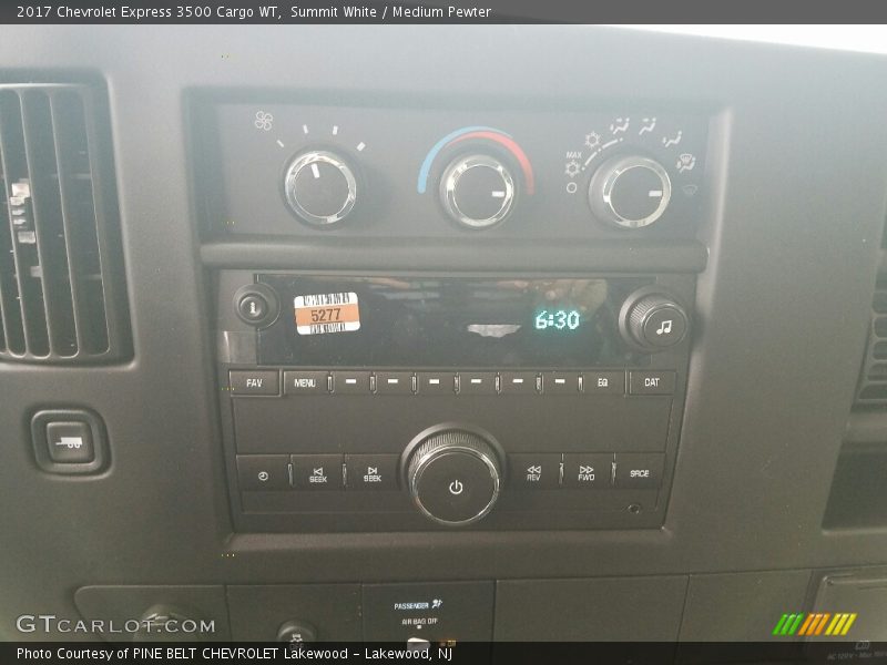 Summit White / Medium Pewter 2017 Chevrolet Express 3500 Cargo WT