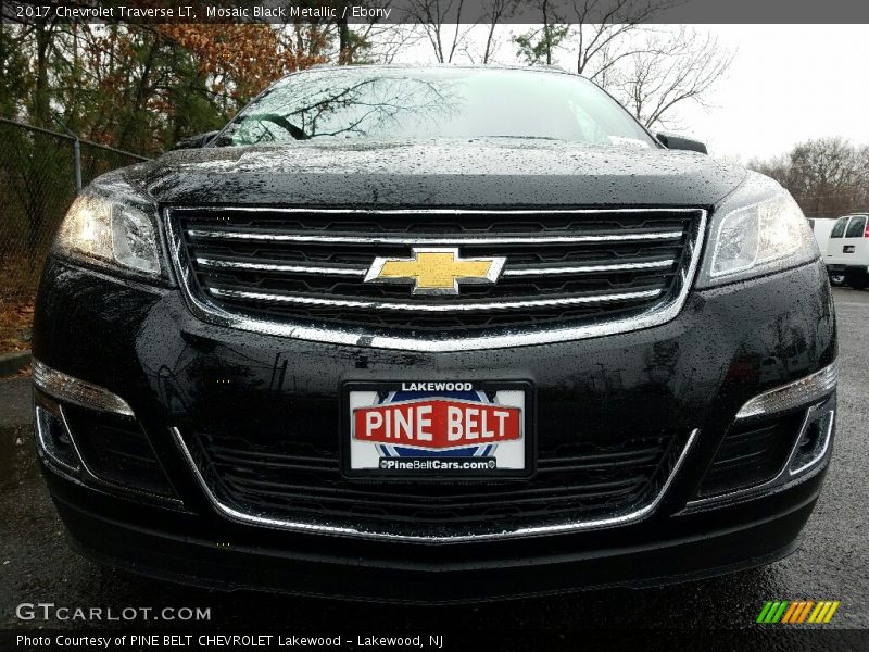 Mosaic Black Metallic / Ebony 2017 Chevrolet Traverse LT