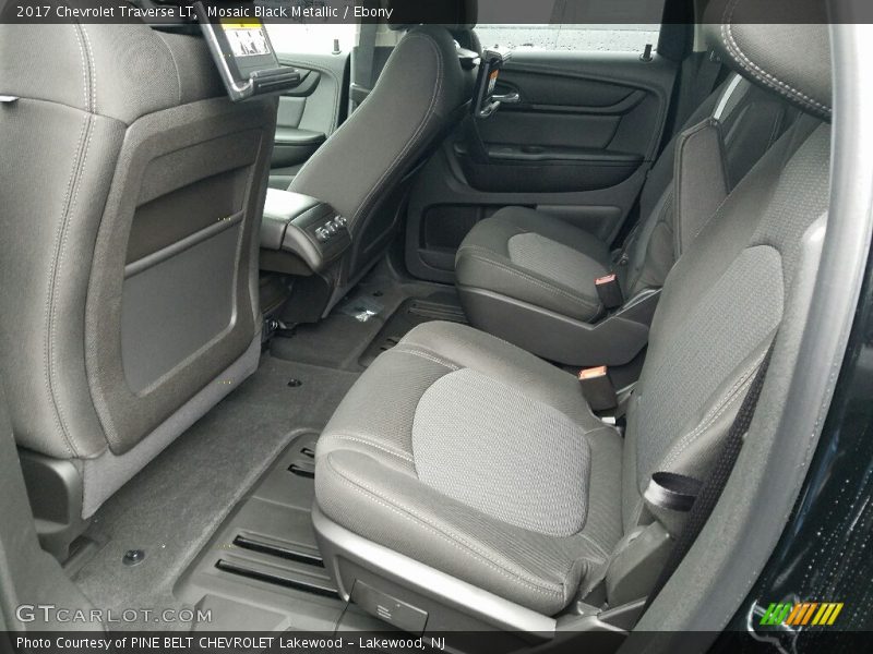 Mosaic Black Metallic / Ebony 2017 Chevrolet Traverse LT