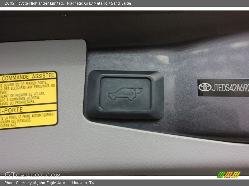 Magnetic Gray Metallic / Sand Beige 2009 Toyota Highlander Limited