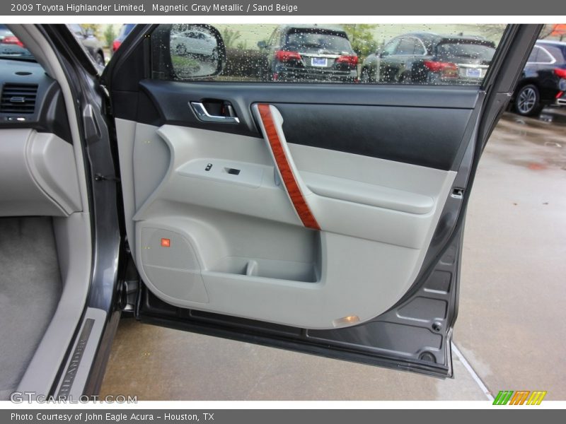 Magnetic Gray Metallic / Sand Beige 2009 Toyota Highlander Limited