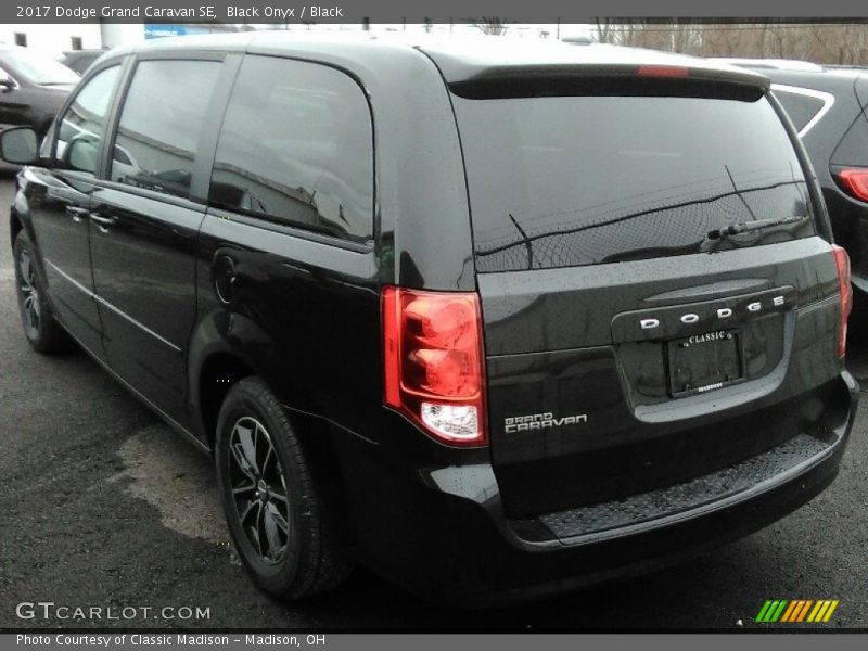 Black Onyx / Black 2017 Dodge Grand Caravan SE