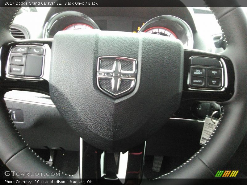 Black Onyx / Black 2017 Dodge Grand Caravan SE