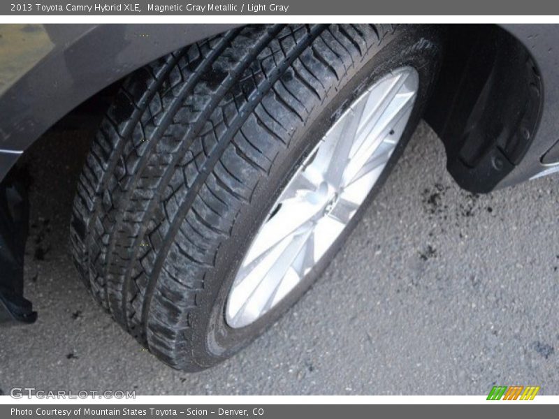 Magnetic Gray Metallic / Light Gray 2013 Toyota Camry Hybrid XLE