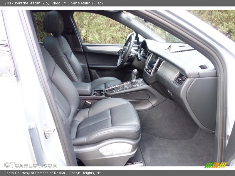 Front Seat of 2017 Macan GTS