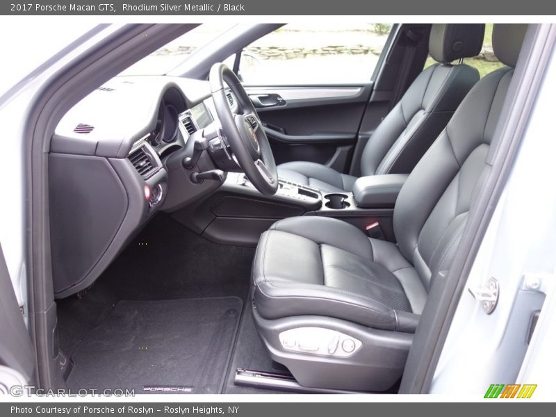 Front Seat of 2017 Macan GTS