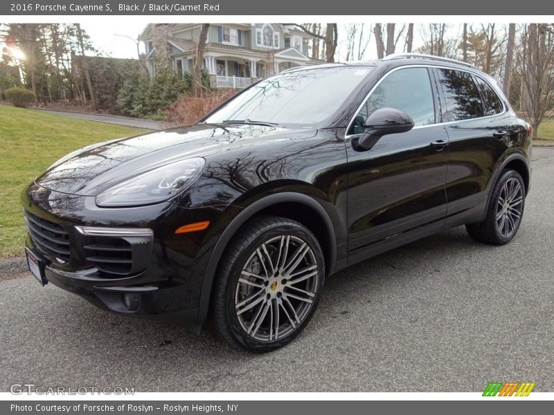 Front 3/4 View of 2016 Cayenne S