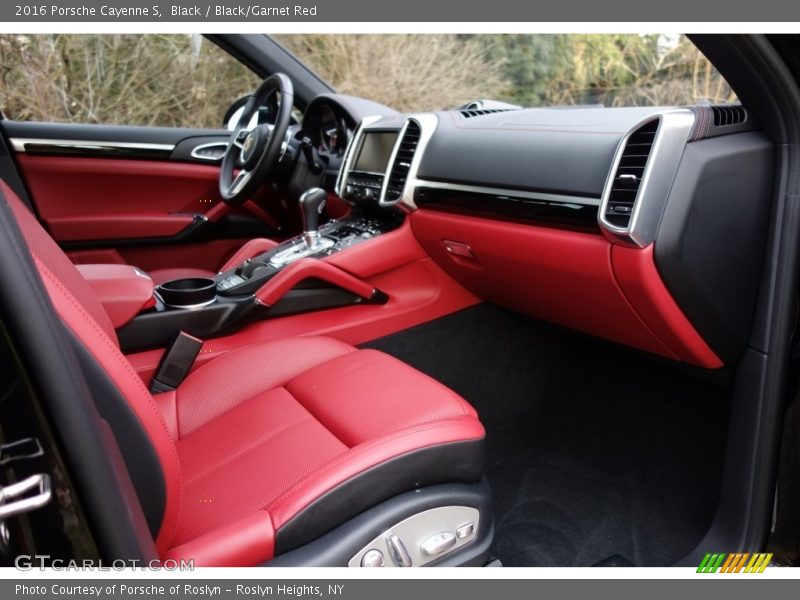 Front Seat of 2016 Cayenne S